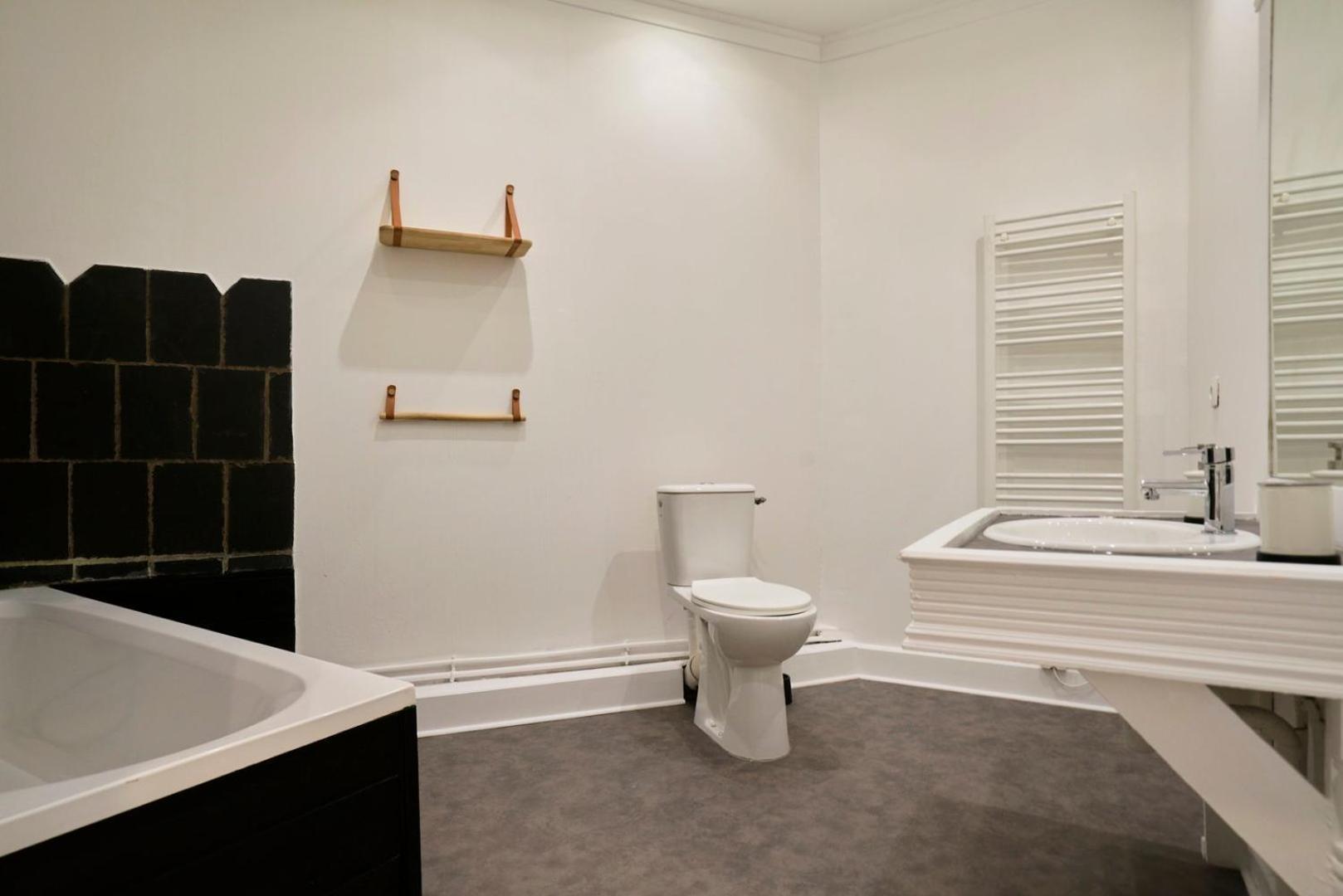 Old Lille: Charming Renovated Appartamento *